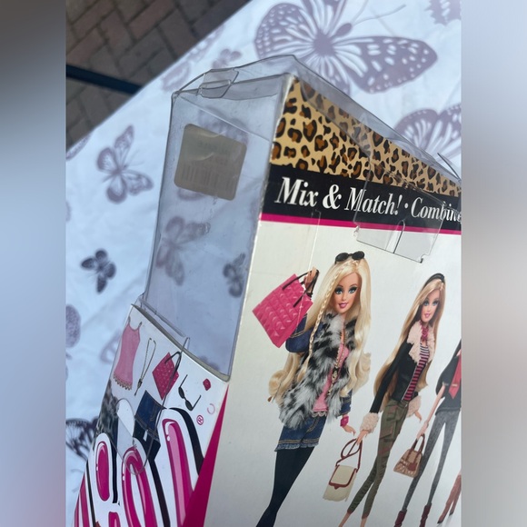 Raquelle Style Barbie Doll - Glam - Picture 12 of 15